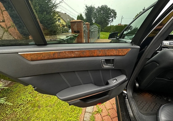 Mercedes-Benz Klasa E cena 99937 przebieg: 162000, rok produkcji 2014 z Szczecin małe 37